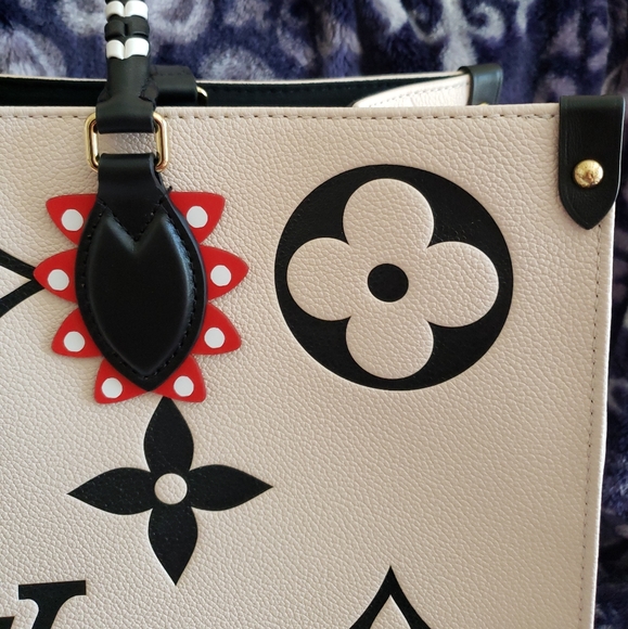 LOUIS VUITTON Crafty Onthego Giant Flower Monogram Ivory Black Bag - Picture 3 of 12